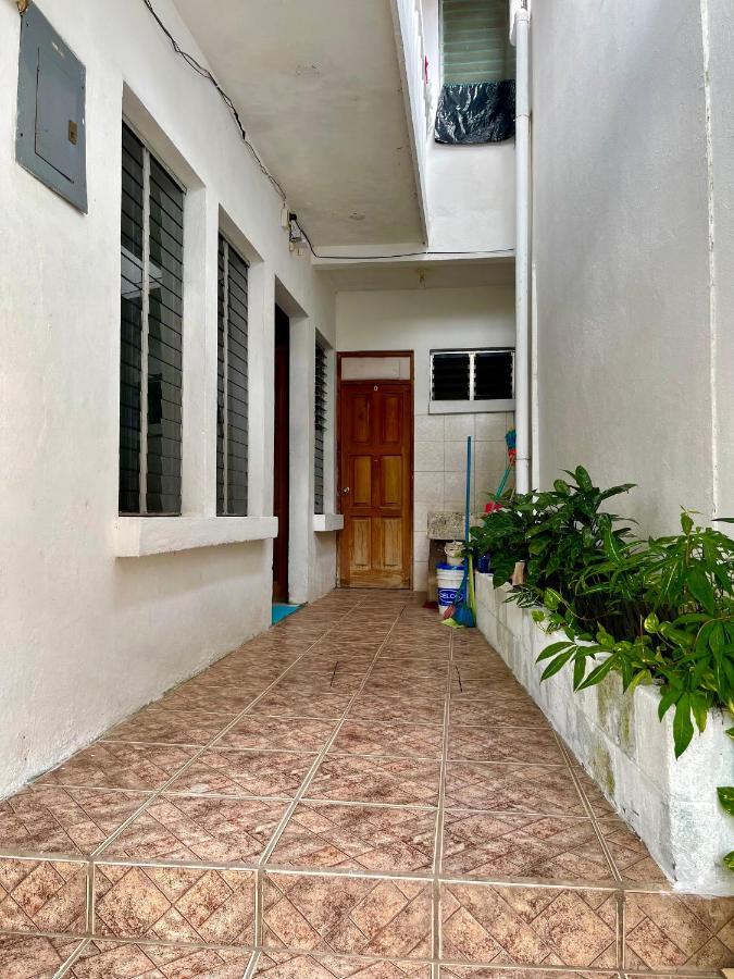 Hostal Inn 1 Flores Bagian luar foto
