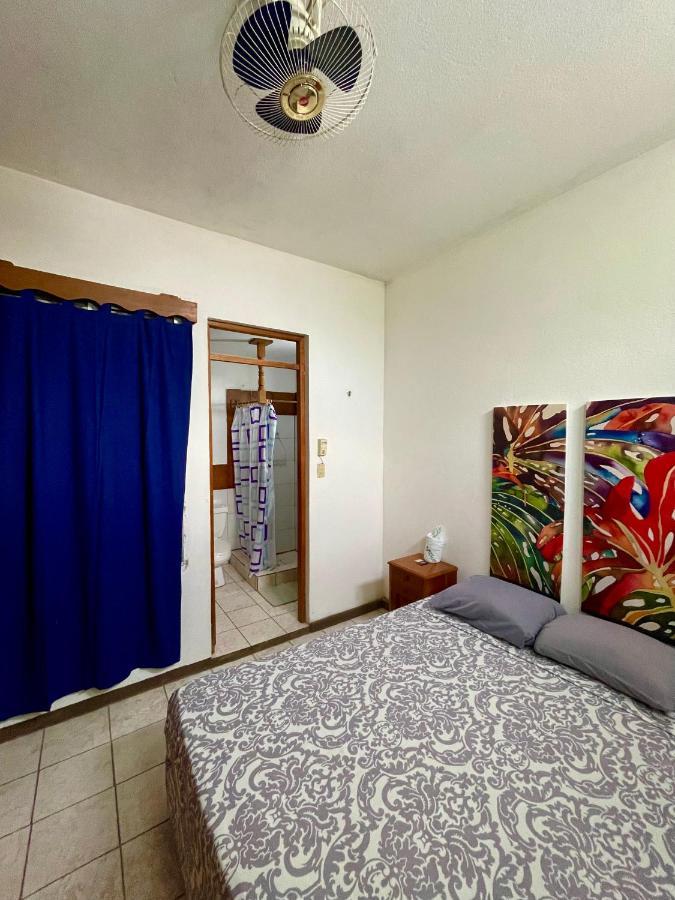 Hostal Inn 1 Flores Bagian luar foto