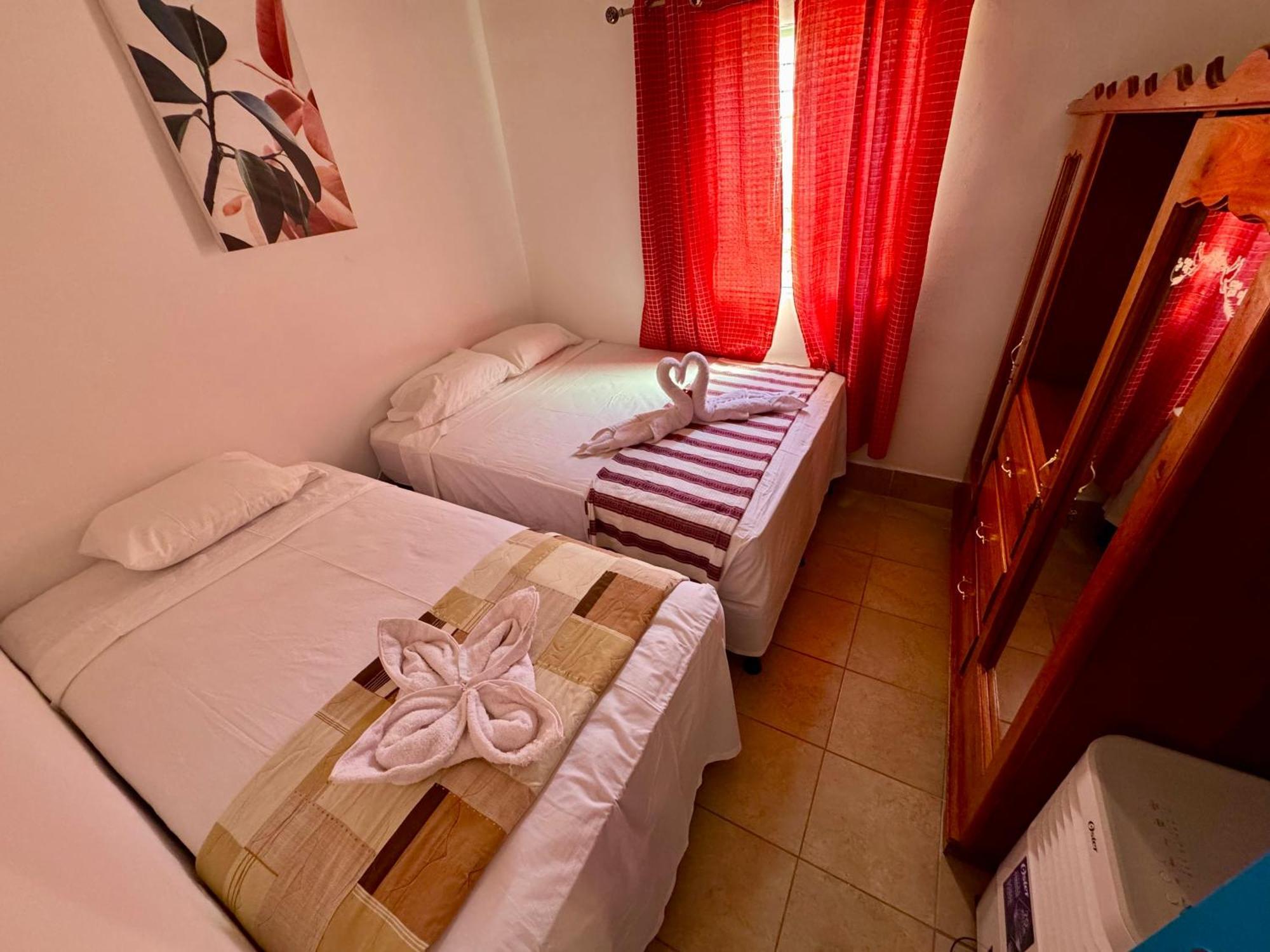 Hostal Inn 1 Flores Bagian luar foto