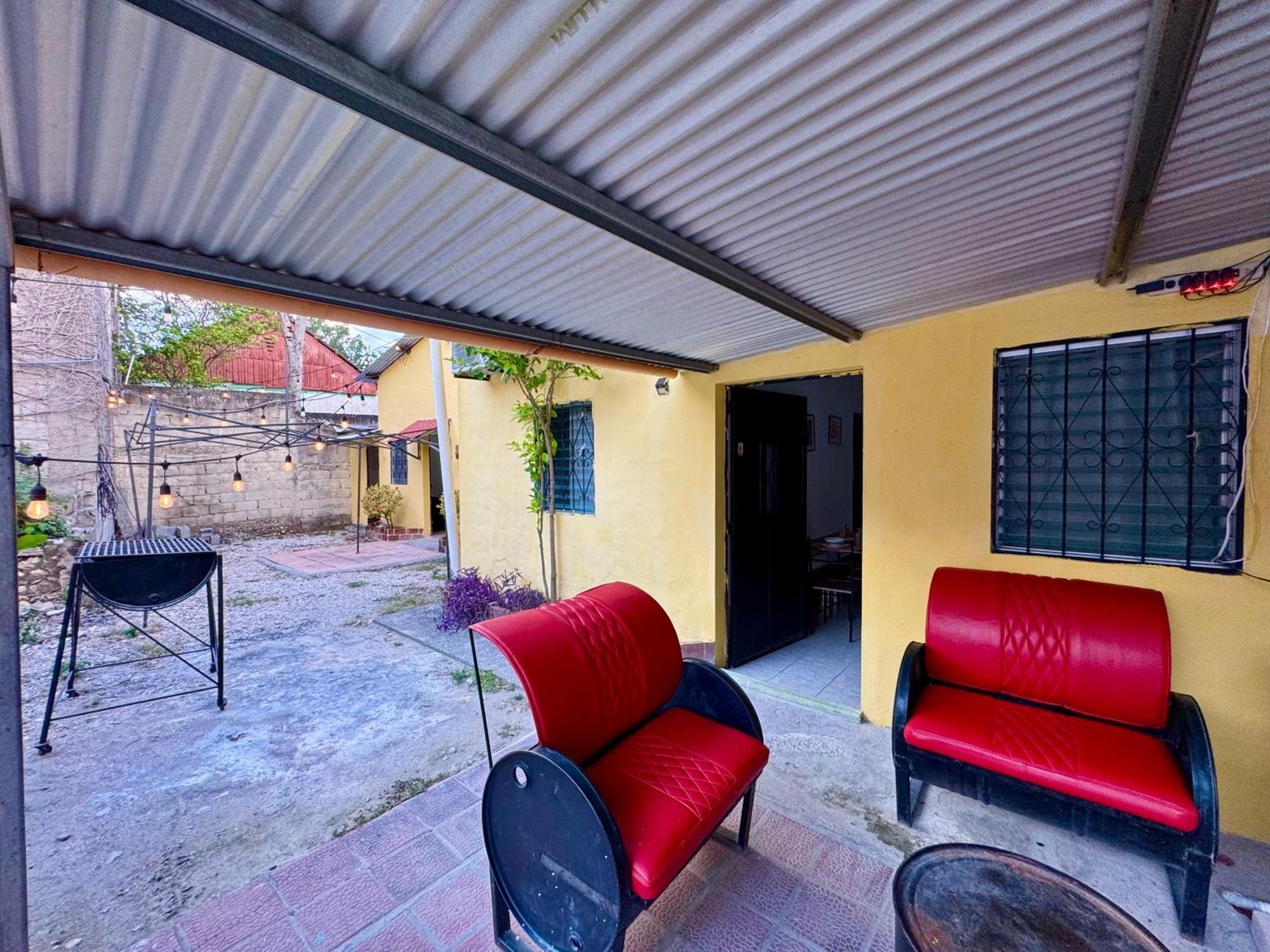 Hostal Inn 1 Flores Bagian luar foto